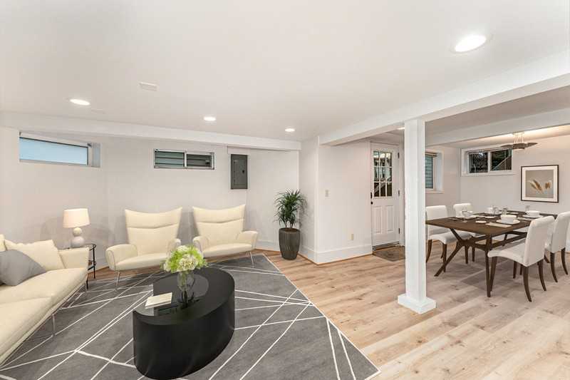 5523 Woodlawn Ave N - Photo 5 of 20