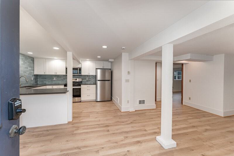 5523 Woodlawn Ave N - Photo 7 of 20
