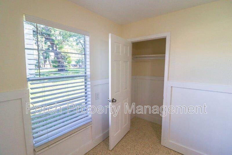 157 E Strong St #B - Photo 2 of 7