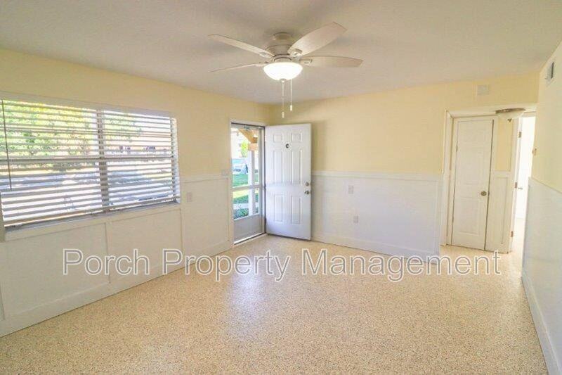 157 E Strong St #B - Photo 3 of 7