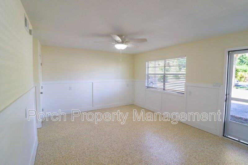 157 E Strong St #B - Photo 4 of 7