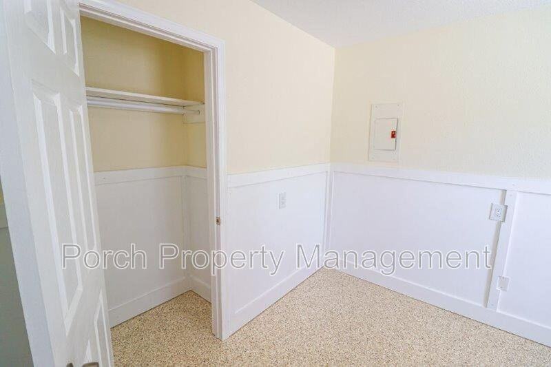 157 E Strong St #B - Photo 5 of 7