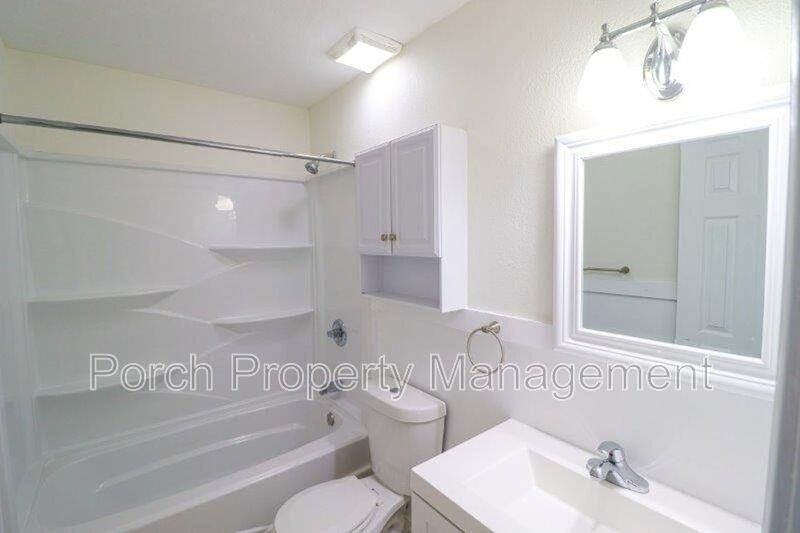 157 E Strong St #B - Photo 7 of 7