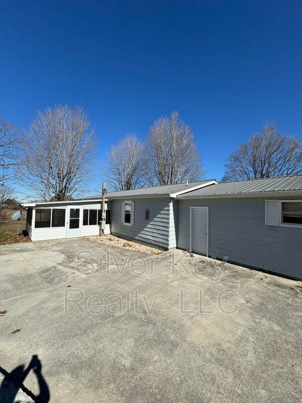 2955 Oakland Rd - Photo 3 of 24