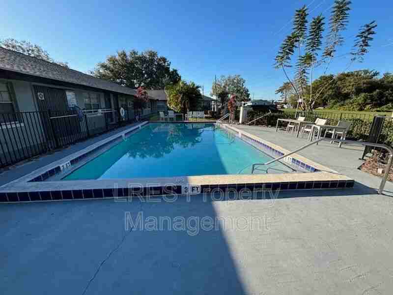 1031 Columbia Ave #D - Photo 3 of 18