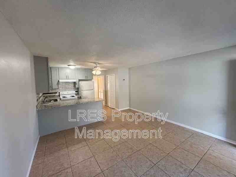 1031 Columbia Ave #D - Photo 4 of 18