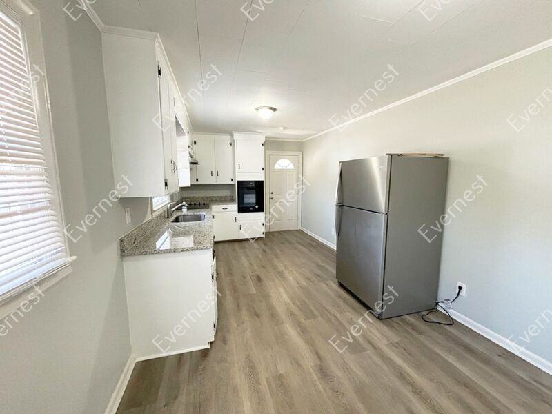 412 W Buckoak St - Photo 2 of 12