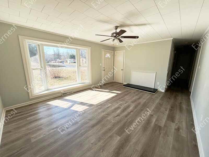 412 W Buckoak St - Photo 3 of 12