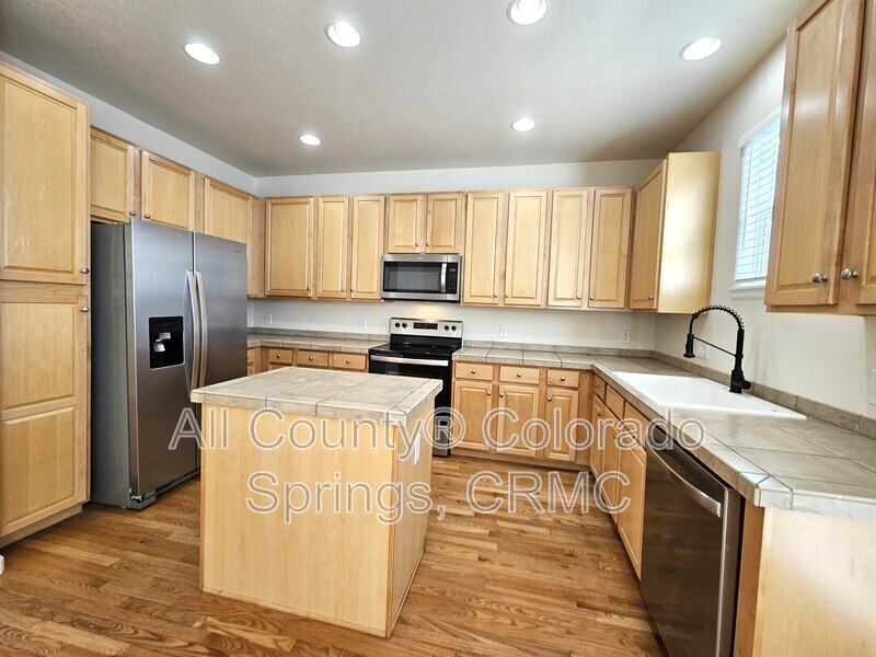 847 Weber Ridge Pt - Photo 2 of 21