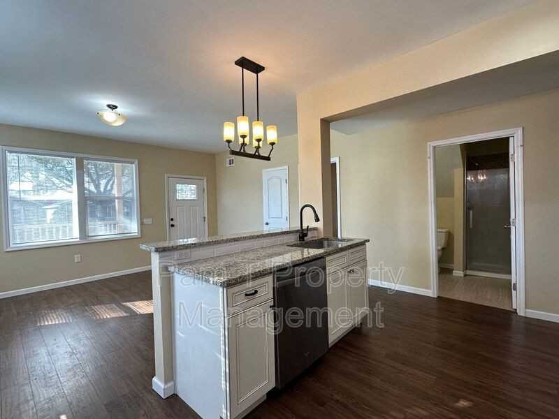 1202 E 37th St #ADS - Photo 7 of 19