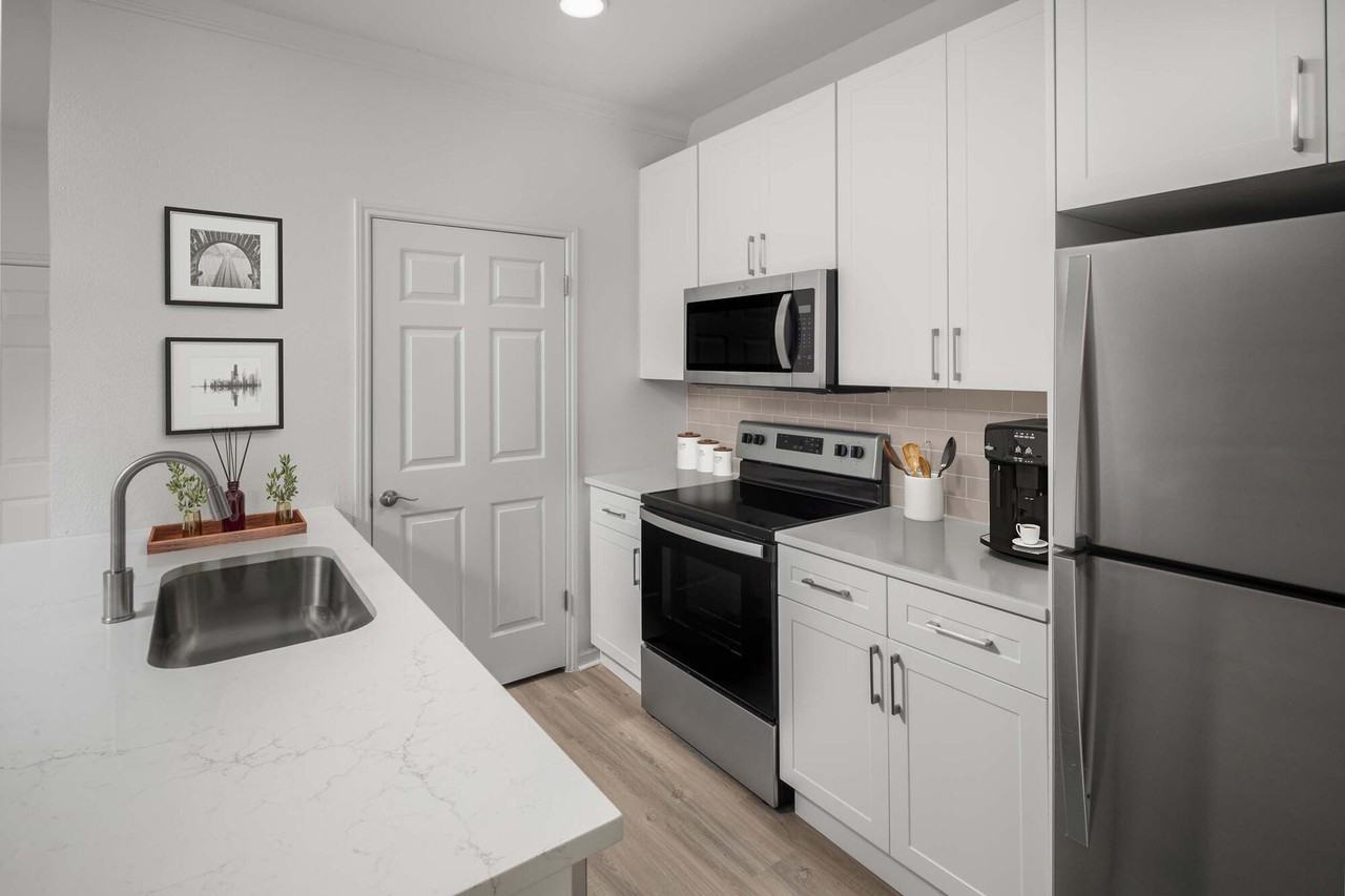 Camden Stoneleigh - Photo 6 of 47