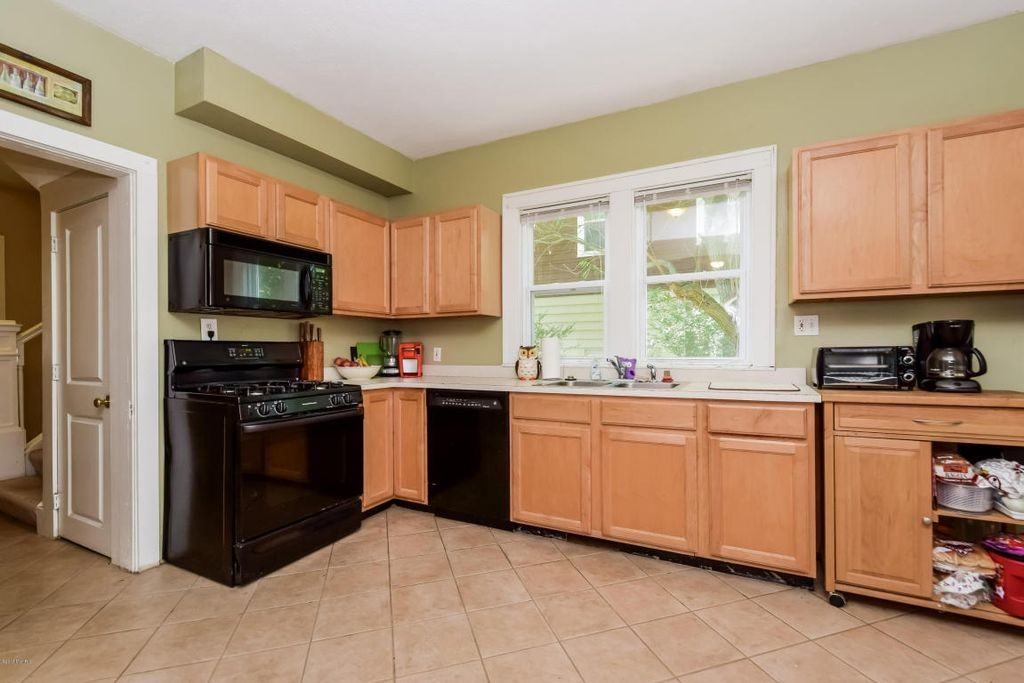 1261 Union Ave Ne #1 - Photo 4 of 11