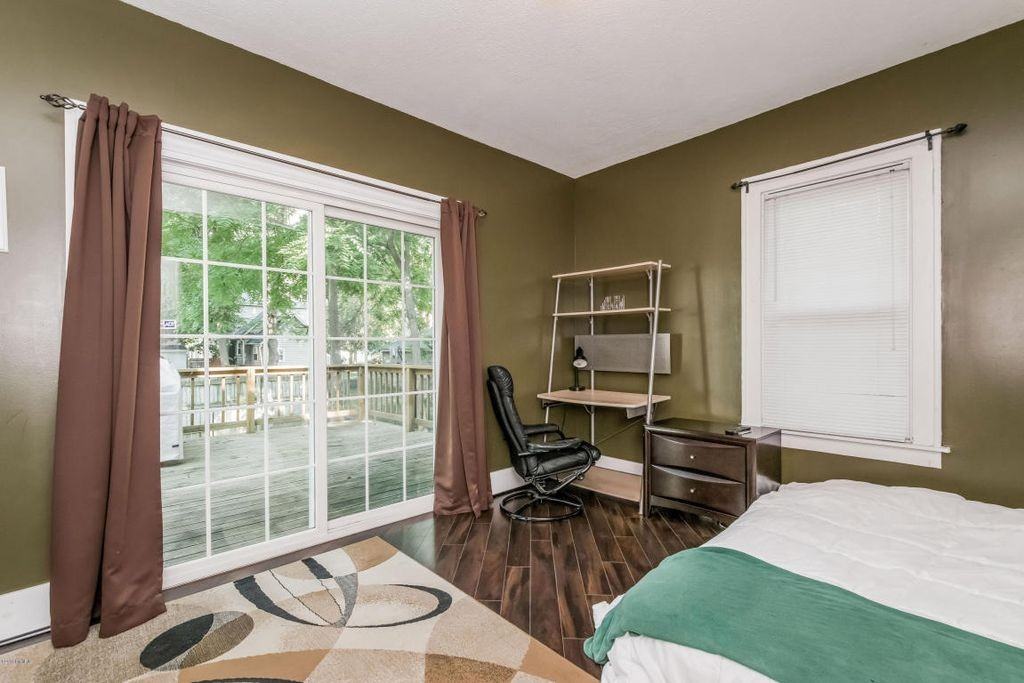 1261 Union Ave Ne #1 - Photo 5 of 11