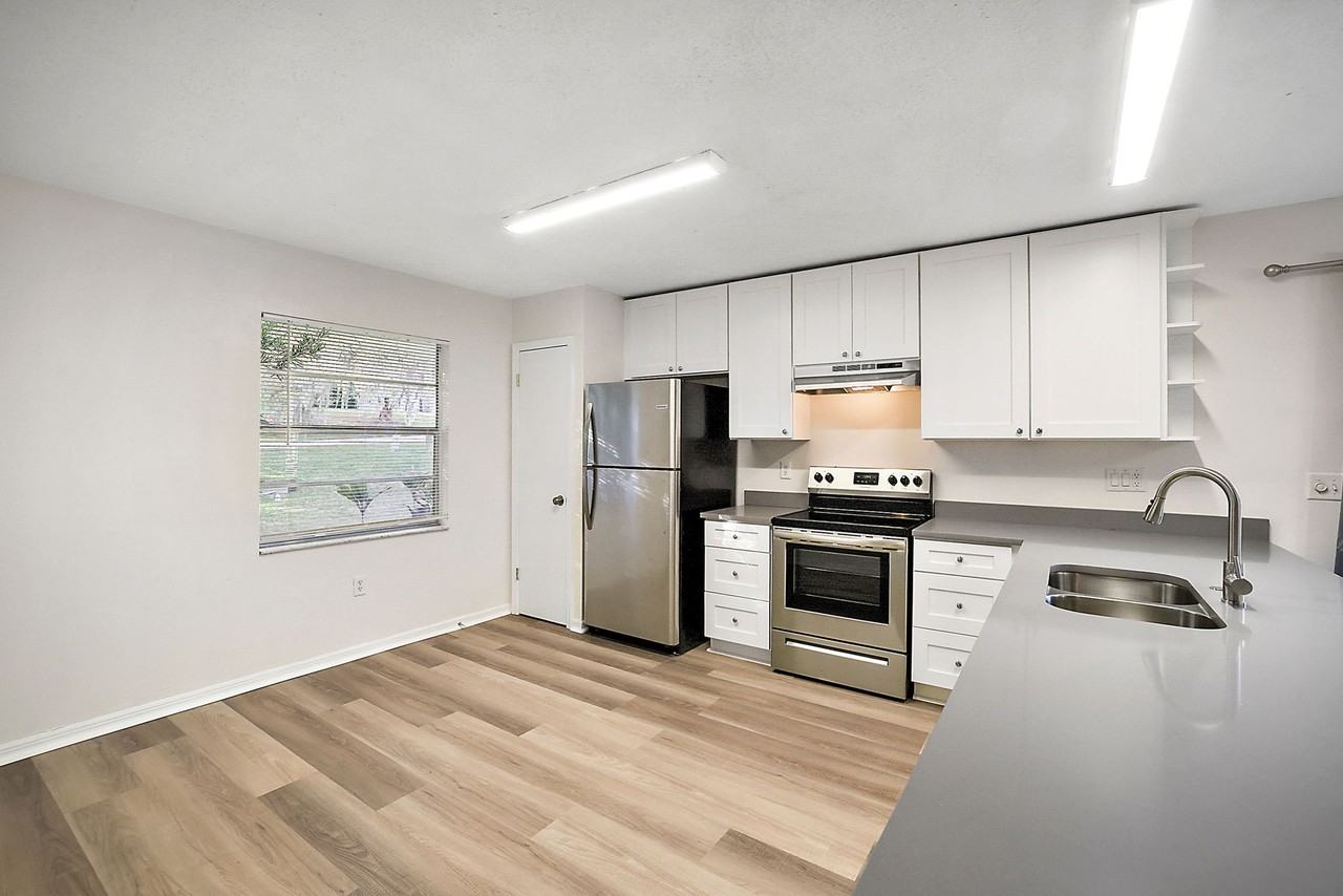 202 Fernwood St #1 - Photo 3 of 20