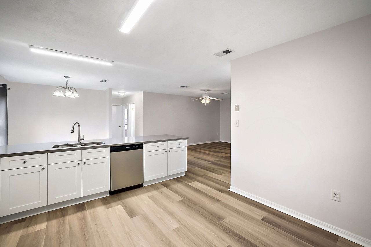 202 Fernwood St #1 - Photo 5 of 20
