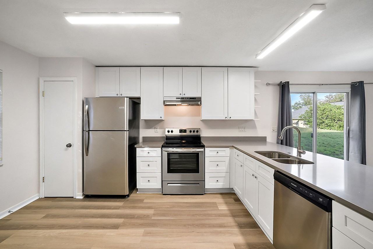 202 Fernwood St #1 - Photo 7 of 20