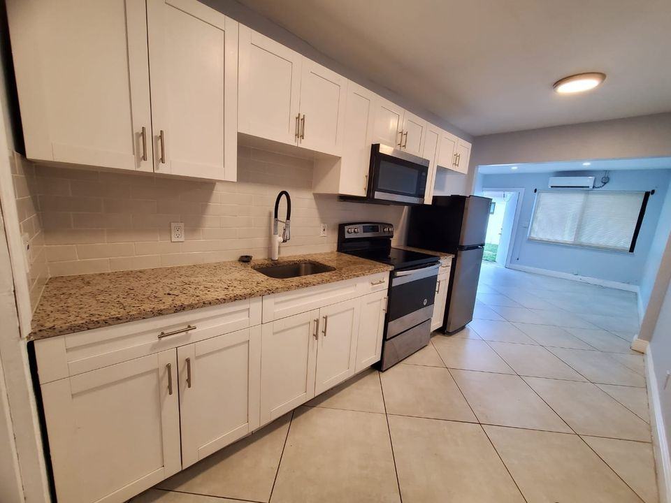 841 Nw 5th Ave #3 - Photo 5 of 17