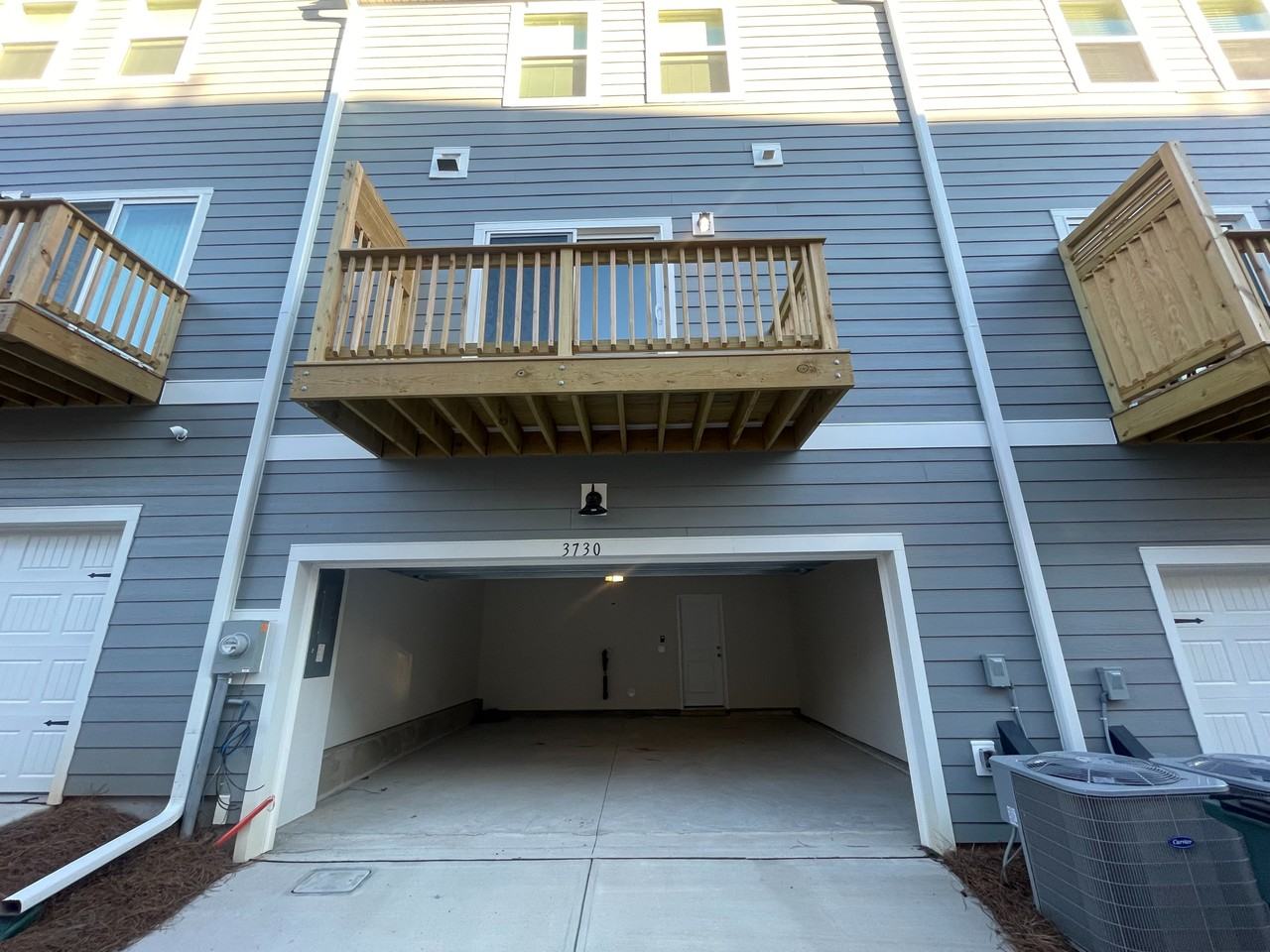 3730 Memorial Pkwy - Photo 3 of 11