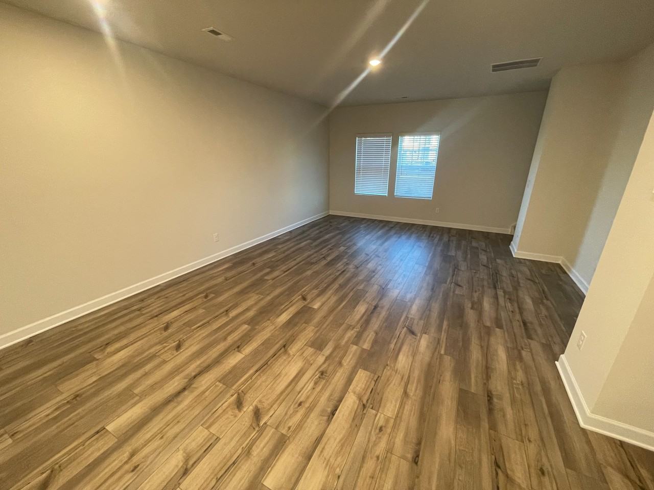 3730 Memorial Pkwy - Photo 4 of 11