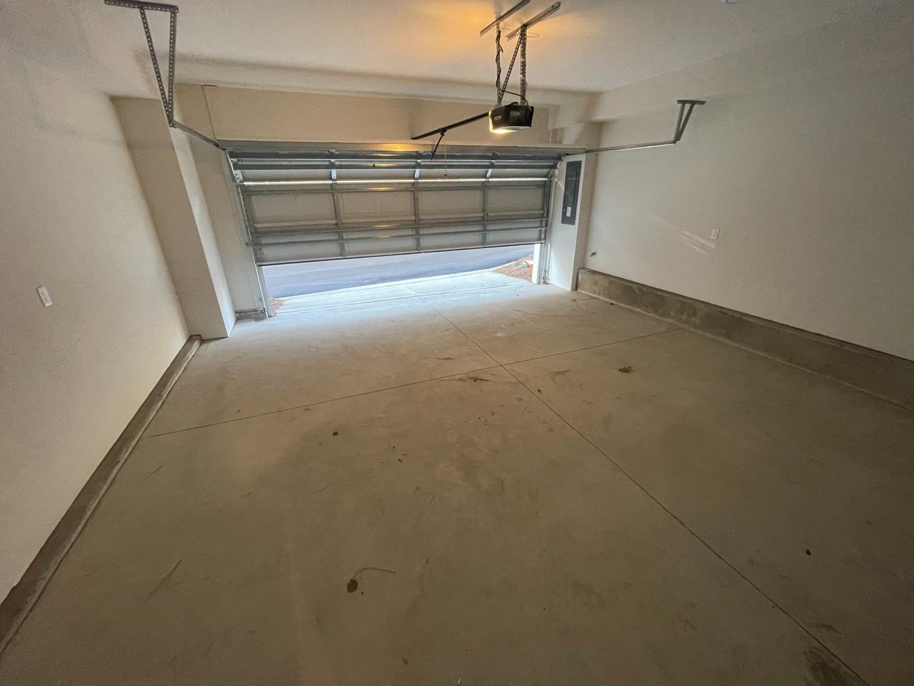 3730 Memorial Pkwy - Photo 7 of 11