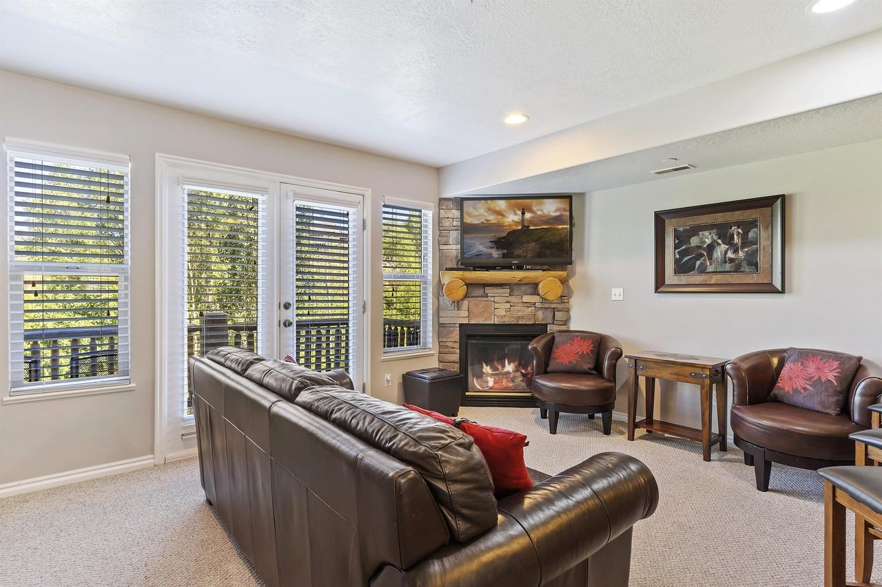 3521 N Fox Run #1 - Photo 2 of 18