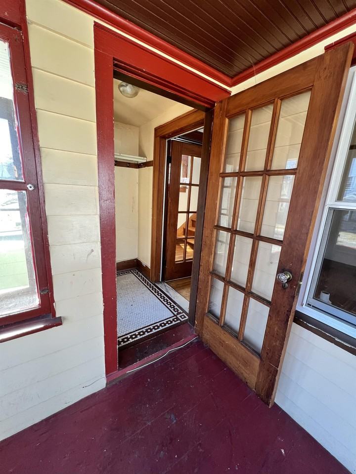 95 Millbank St #1 - Photo 4 of 39