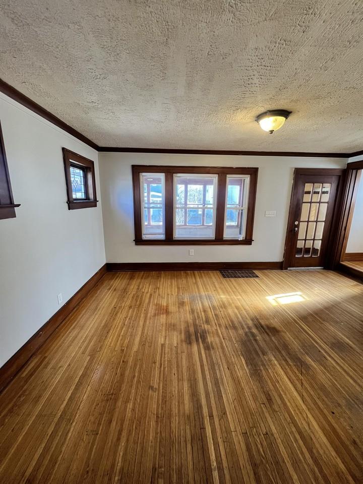 95 Millbank St #1 - Photo 5 of 39