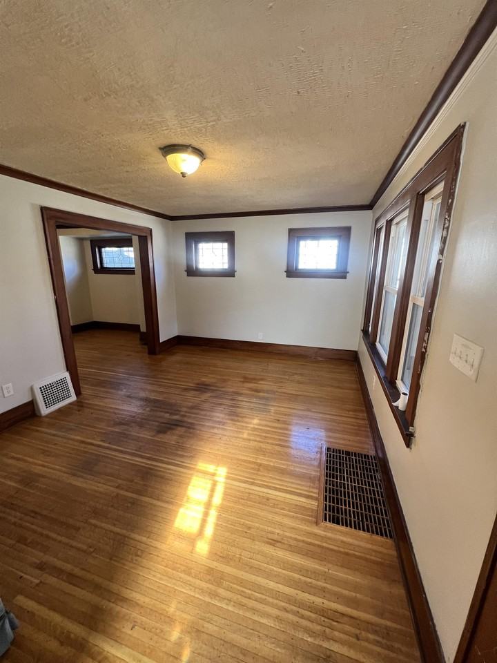 95 Millbank St #1 - Photo 6 of 39