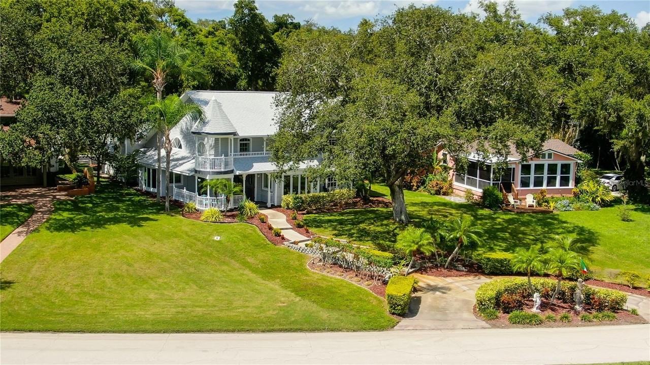 1205 N Bayshore Dr - Photo 4 of 50