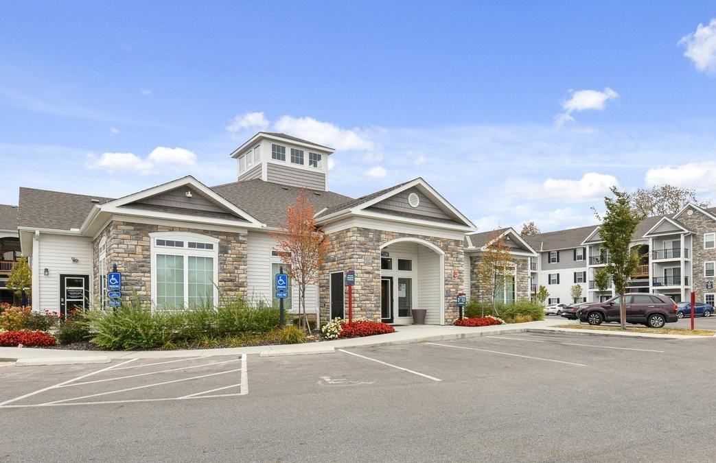 7220 E Broad St - Photo 3 of 50