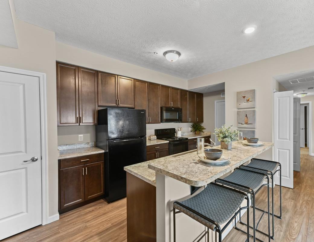 7220 E Broad St - Photo 6 of 50