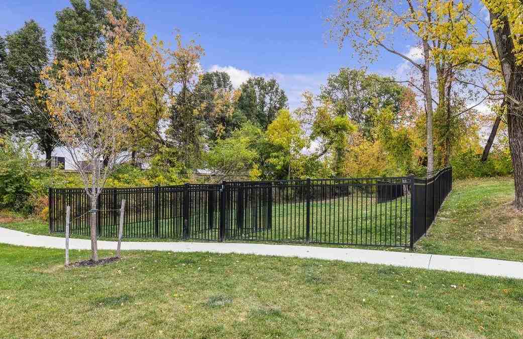 7220 E Broad St - Photo 5 of 50