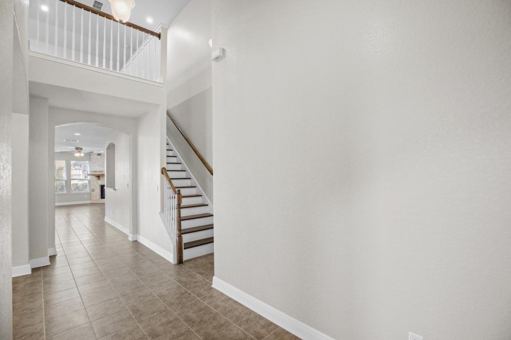 9107 Curling Post - Photo 2 of 33