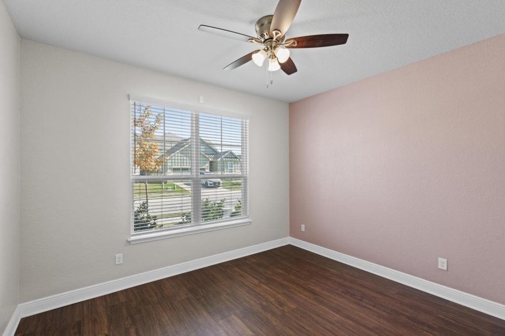 9107 Curling Post - Photo 3 of 33