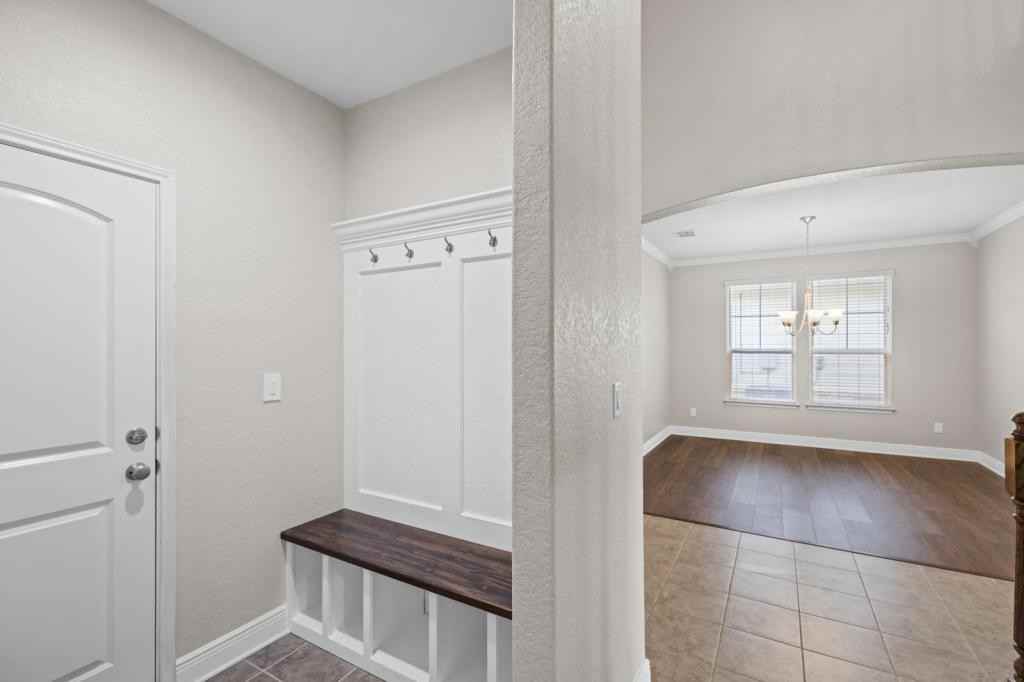 9107 Curling Post - Photo 7 of 33