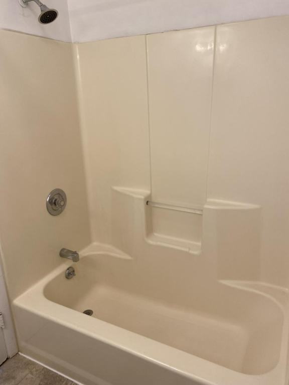 628 Walton St - Photo 3 of 9