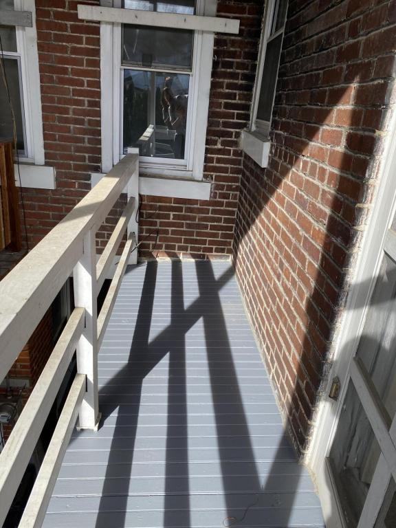 628 Walton St - Photo 5 of 9