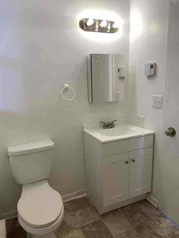 628 Walton St - Photo 4 of 9