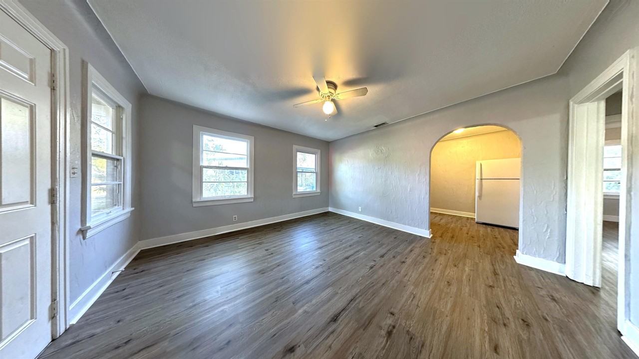 1936 Walton St S - Photo 3 of 38