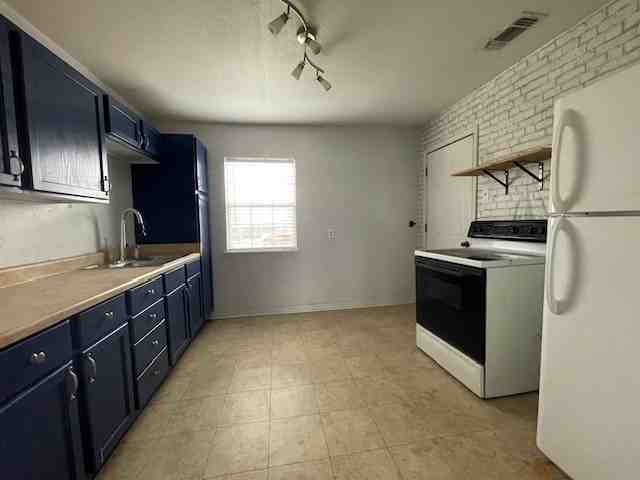 306 34th St - Photo 3 of 6