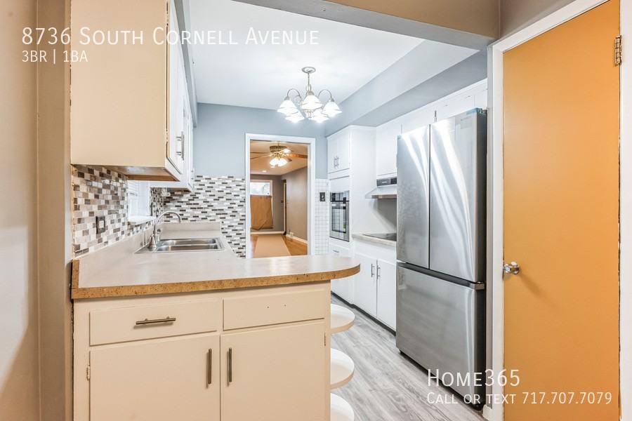 8736 S Cornell Ave - Photo 3 of 15