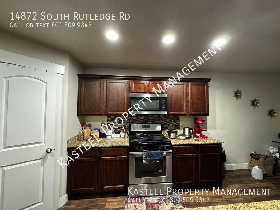 14872 S Rutledge Rd - Photo 3 of 22