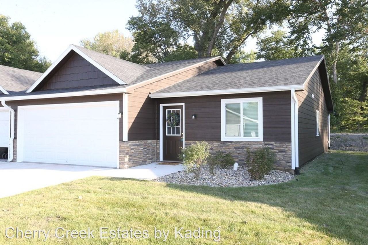 1407 West Mills Street - Photo 2 of 10