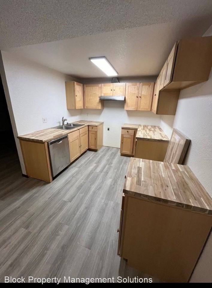 15422 40th Ave S - Photo 2 of 10