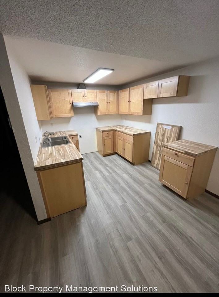 15422 40th Ave S - Photo 3 of 10