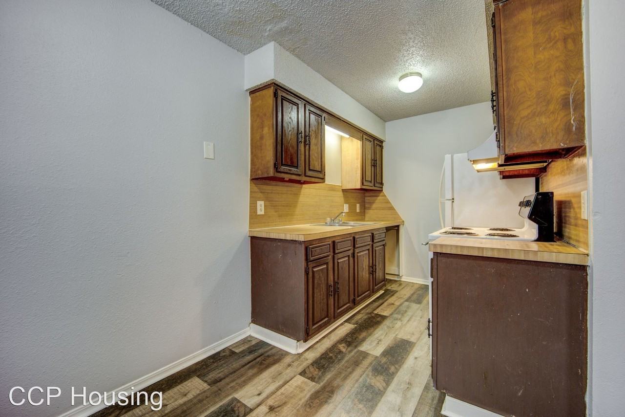 2520 North E Street - Photo 3 of 17