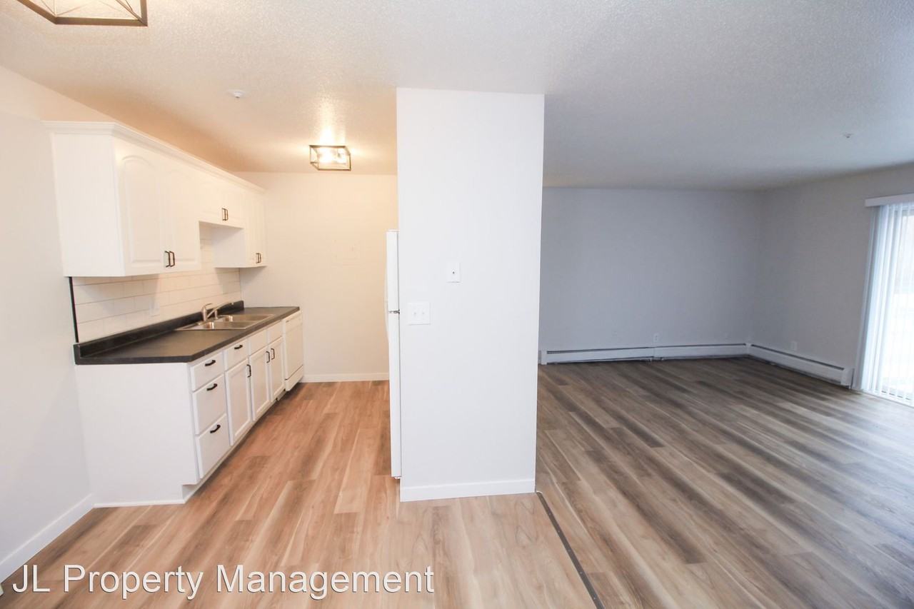 2009 E Nye St - Photo 2 of 14