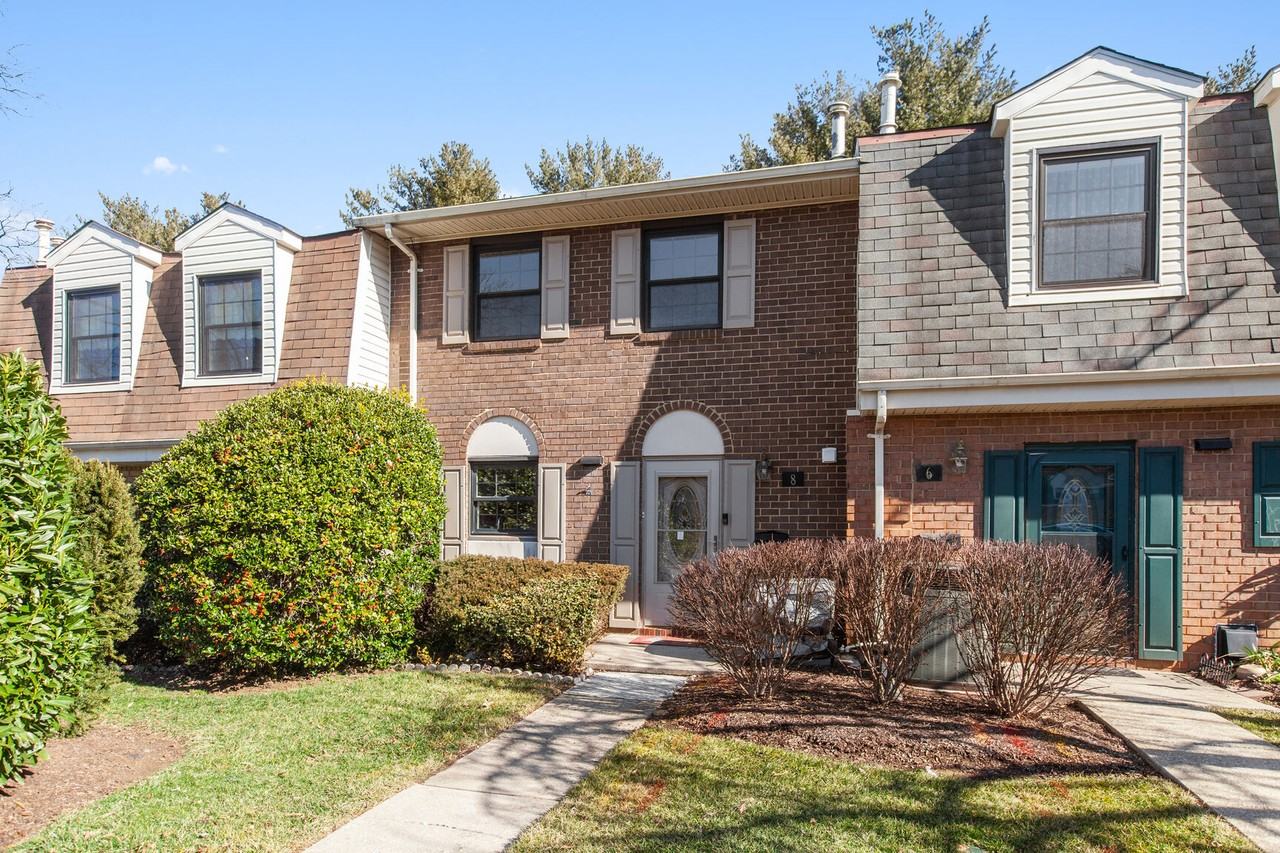 8 Bardeen Ct #8 - Photo 2 of 28