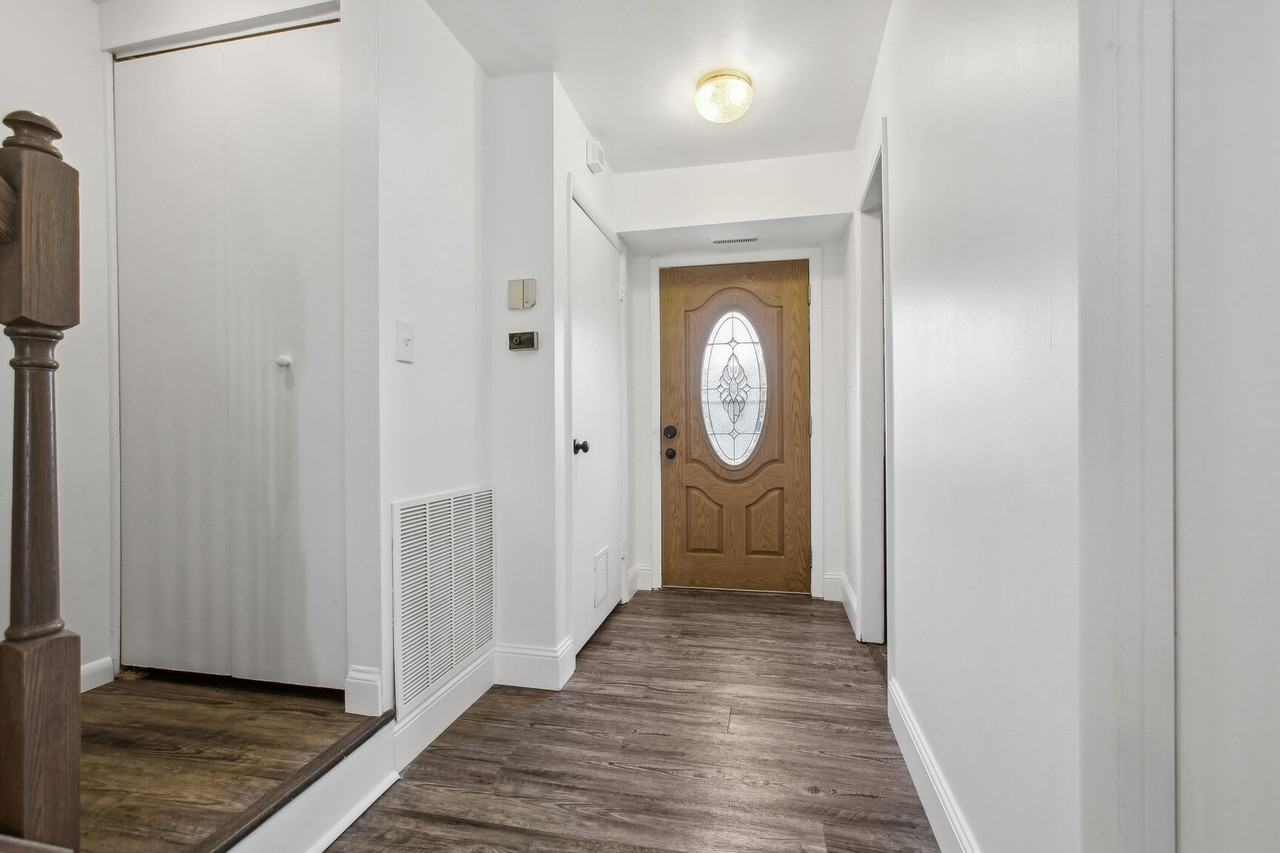 8 Bardeen Ct #8 - Photo 3 of 28