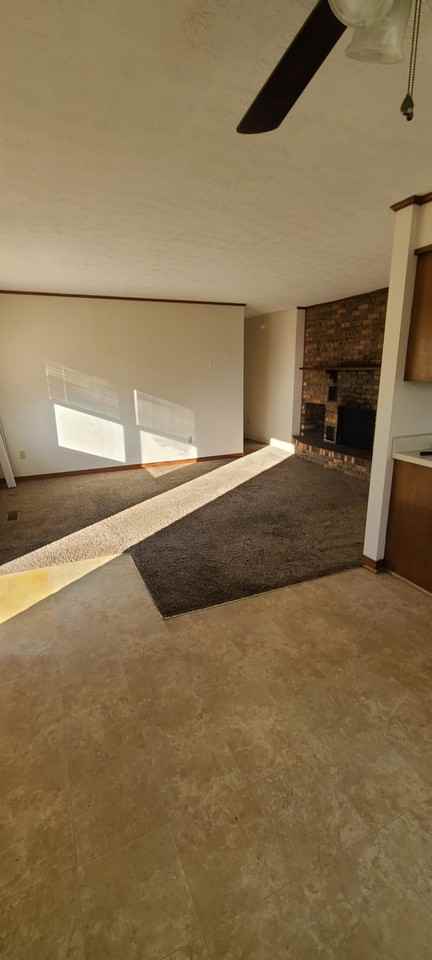 1661 White Road - Photo 2 of 9